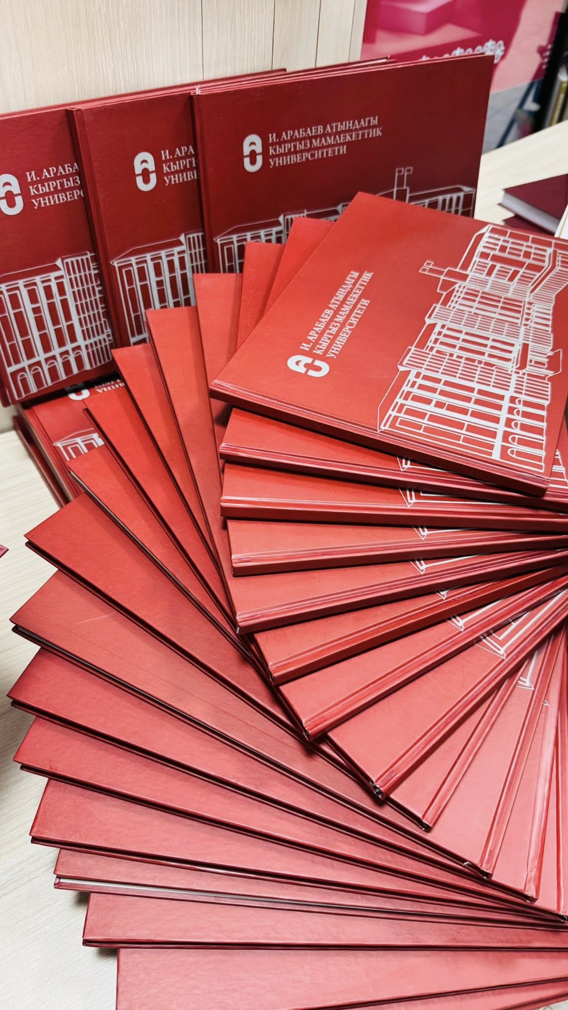 В КГУ им. И. Арабаева представили новые издания, посвящённые 80-летию университета и наследию Ишеналы Арабаева