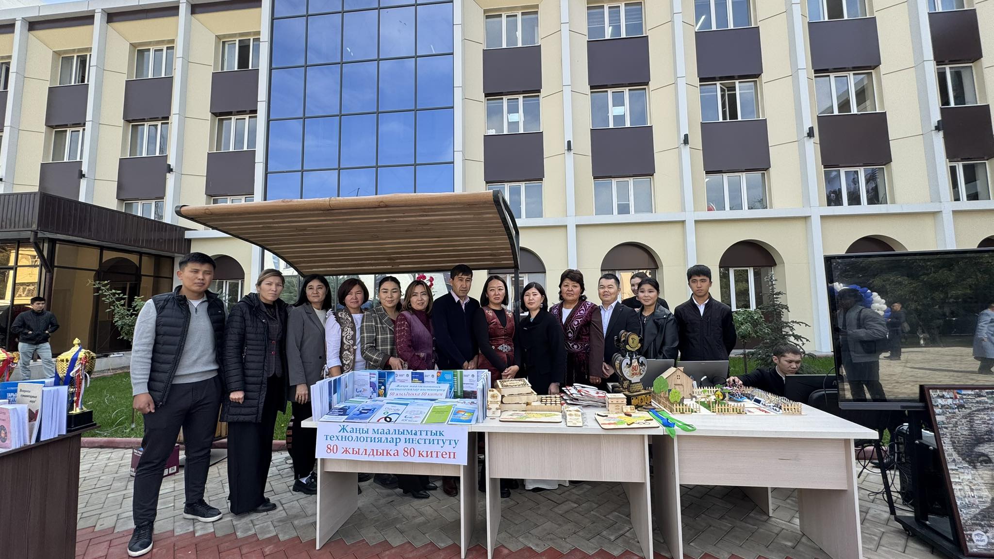 В КГУ имени И. Арабаева прошла научно-инновационная выставка, приуроченная к 80-летнему юбилею