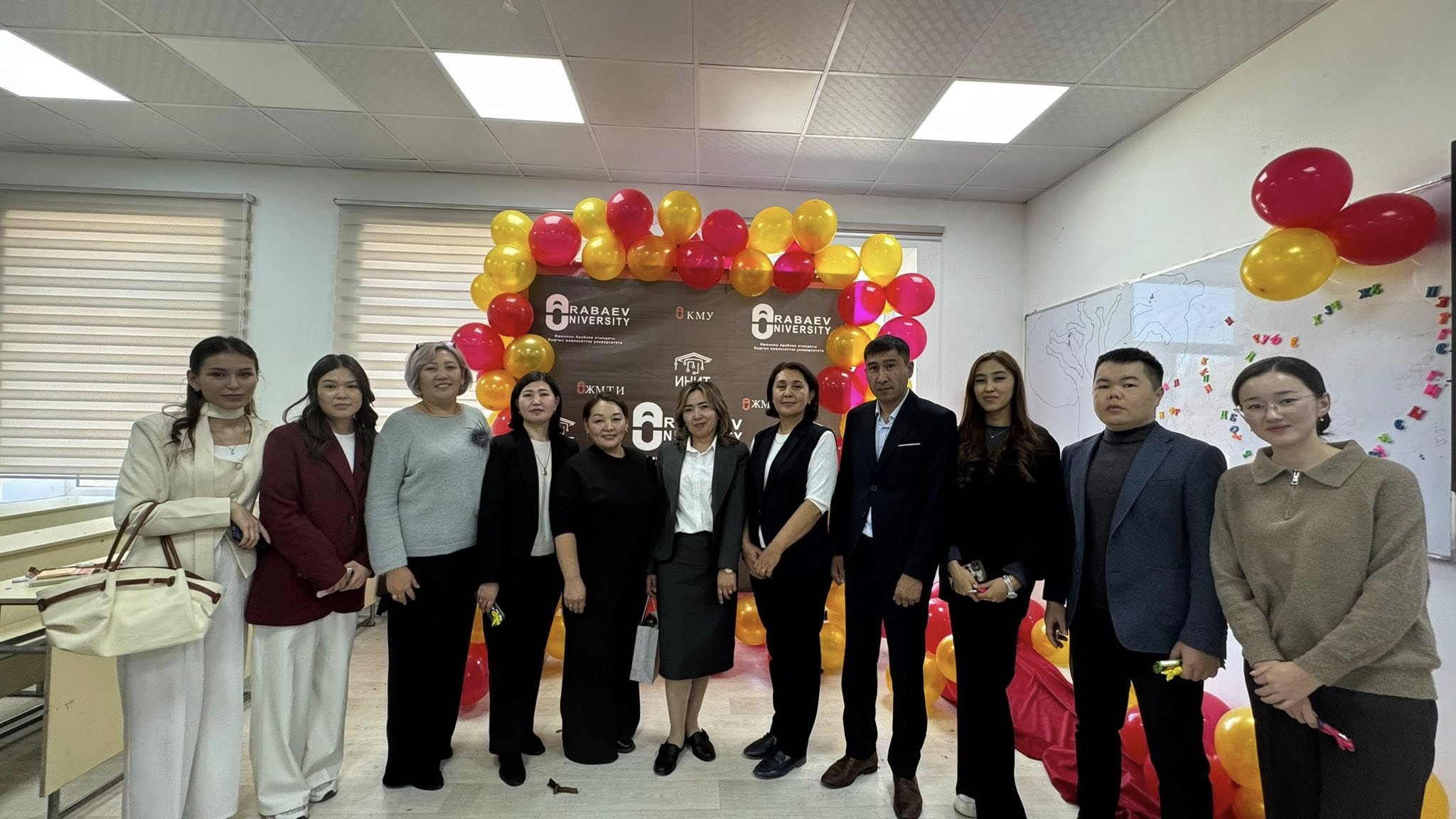 Студенческий парламент ИНИТ КГУ им. И. Арабаева поздравил преподавателей в рамках мероприятия «Мугалим – акылдын коду»